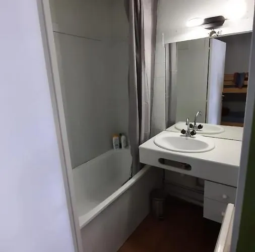 Au Pied Des Pistes Avec Panorama Sur Les Montagnes Ле дез Альп